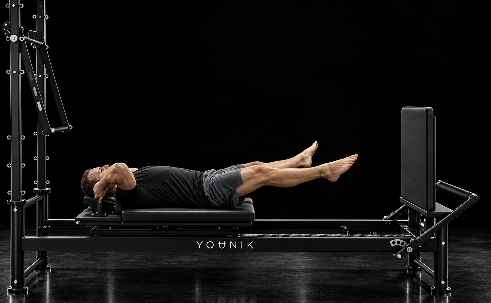 YOUNIK V5 Reformer — cvičení s jump boardem